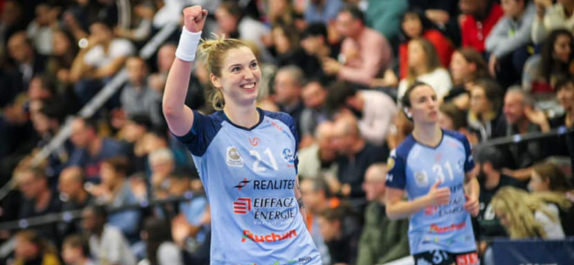 Франция. Правая полусредняя "Шамбре" и сборной Венгрии Симонетта Планета вышла на площадку впервые за 791 день