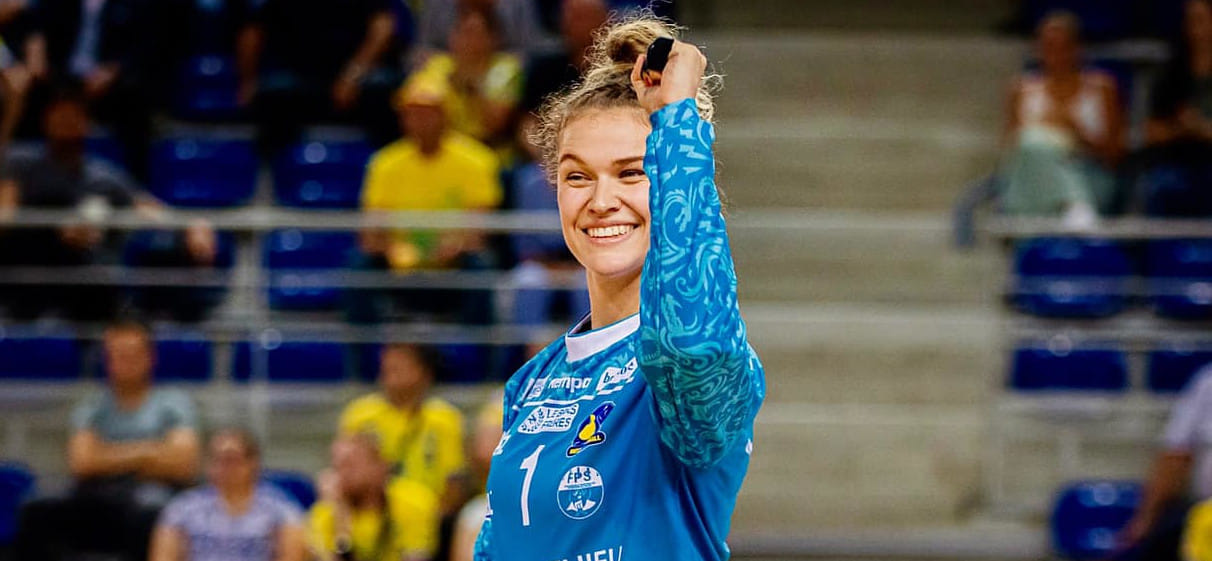 Франция. Вратарь "Меца" и сборной страны Камилла Депюизе признана лучшей гандболисткой чемпионата в октябре