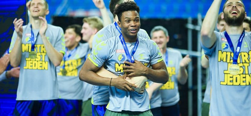 Источник: 18-летний нигерийский полусредний "Кельце" Фарук Юсуф будет отдан в аренду "Пуэнте-Хенилю"