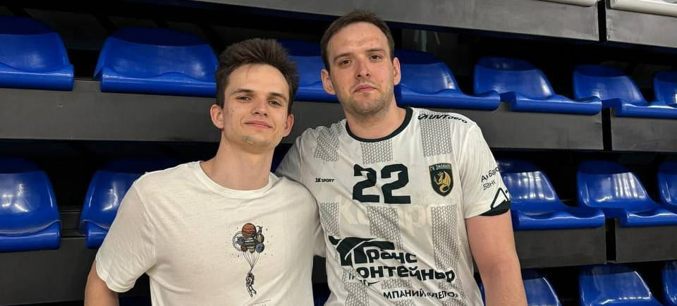 "Родители теперь болеют за одну команду". Кирилл Елистратов — про "Зилант" и воссоединение с братом