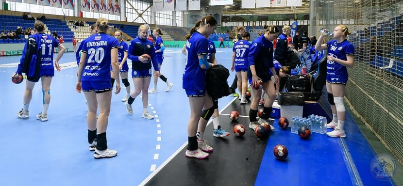 Гандболистки "Лады" Дана Голубева, Вера Савельева и Анна Шулятьева ближайший сезон проведут в ижевском "Университете"