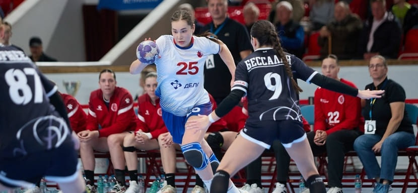 В женском чемпионате России сегодня состоятся три матча: в центральной встрече субботы ЦСКА принимает "Астраханочку"