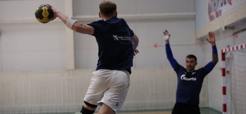 В мужском чемпионате России сегодня состоятся два матча: саратовские "аграрии" принимают "Зенит", омский "Скиф" встретится с гостями из Перми