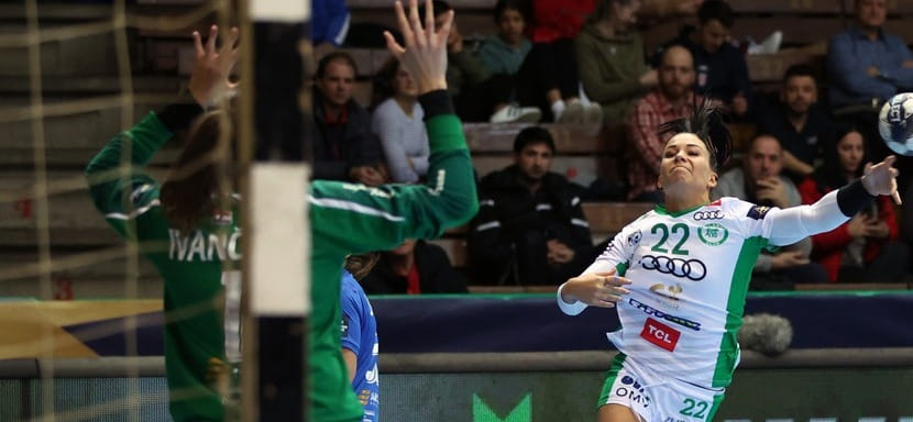 Венгрия. 27-летняя правая крайняя Виктория Дьёри-Лукач продлила контракт с "Дьёром"