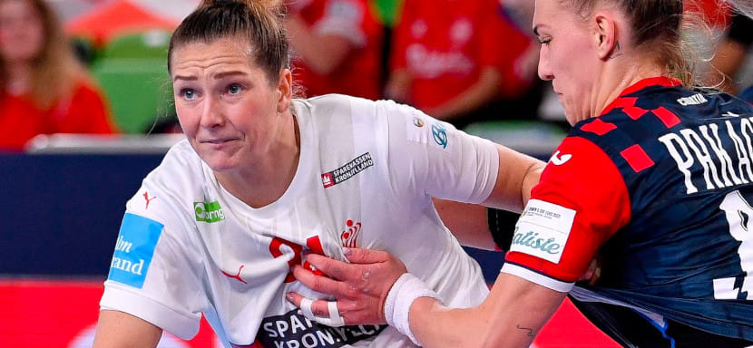 ЧЕ-2022. Рикке Иверсен объяснила, почему пропустила большую часть матча: "С июня борюсь с растяжением лодыжки. Сделала несколько неудачных движений"