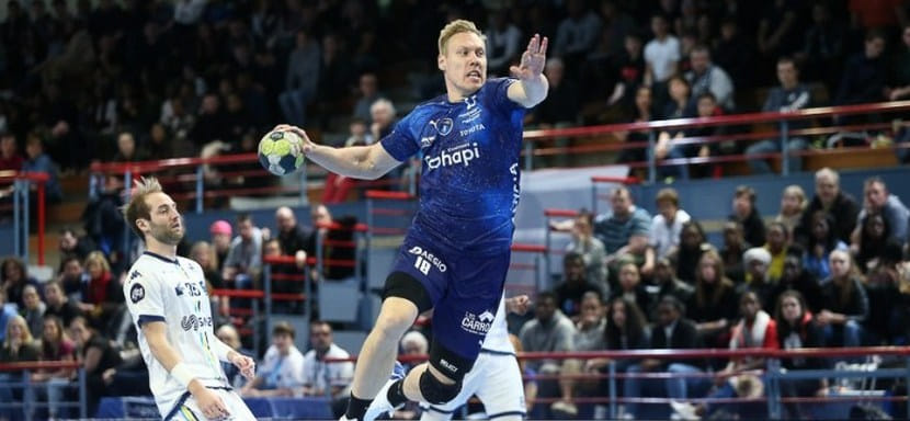 Франция. Линейный "Монпелье" Фредрик Петтерссон из-за травмы колена пропустит около двух месяцев