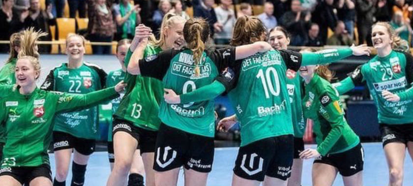 Дания. "Оденсе" одержал вторую победу в этапе победителей, разгромив "Нюкебинг" с разницей "+17". "Виборг" обыграл "Копенгаген"