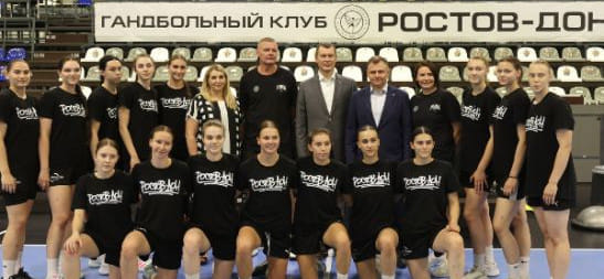 Министр спорта РФ Михаил Дегтярёв побывал на базе женской гандбольной команды "Ростов-Дон" и в Училище олимпийского резерва