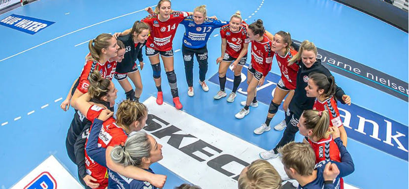 Дания. Возвращение Эставаны Полман "Эсбьерг" отметил гостевым разгромом "Силькеборга", голландка забросила 4 мяча