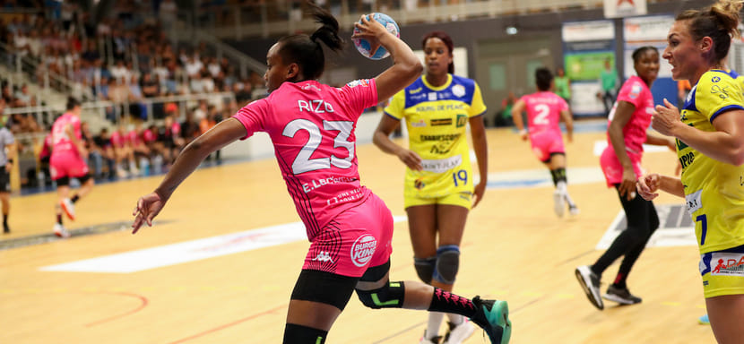 Франция. Кубинская разыгрывающая Эятне Рисо Гомес продлила контракт с "Флери"