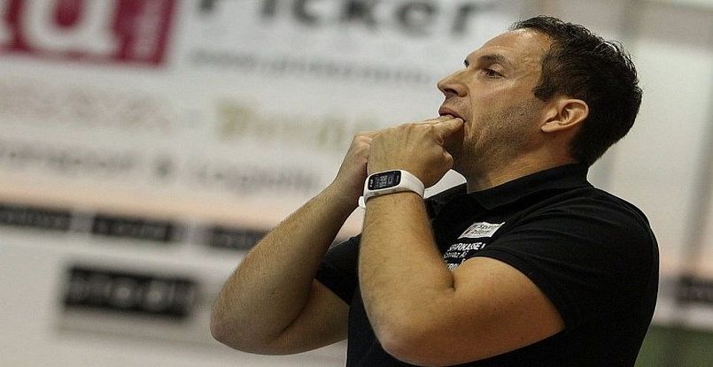 Тренер БГК Рауль Алонсо: "Если будем показывать тот высокий уровень гандбола, который наметили, то нам по плечу любая команда"