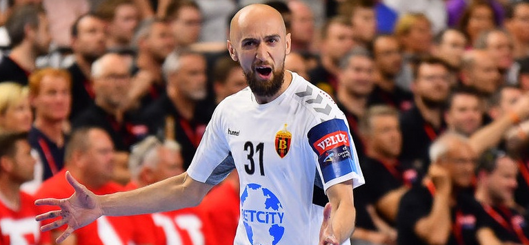 Лига чемпионов. "Виве" оштрафован судом ЕГФ за оскорбительный баннер польских болельщиков в адрес игрока "Вардара" Тимура Дибирова