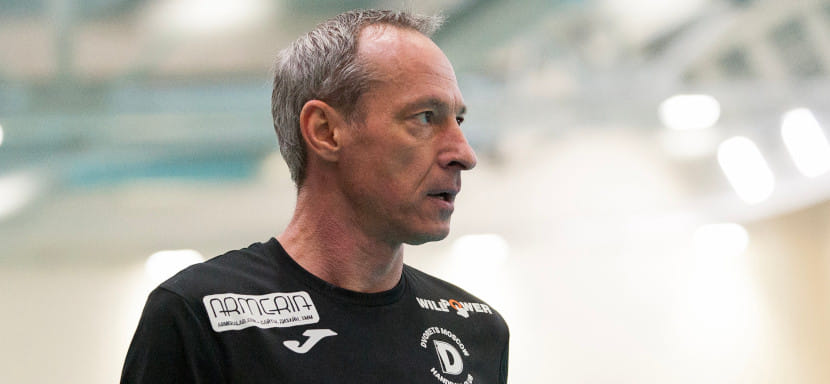 "На площадке не думаю о возрасте". Денис Кривошлыков — о спортивном долголетии и успехах "Дворца"