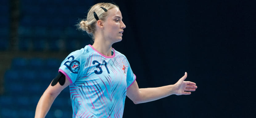 "Ставрополье" на домашней площадке уступило "Звезде"-УОР в матче высшей лиги. Полусредняя подмосковной команды Александра Крылова забросила 10 мячей