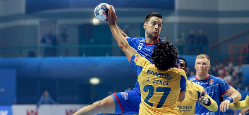 Лига чемпионов. Сегодня стартует второй тур. “Порту” примет “Мешков Брест”, “Мотор” в гостях у “Ольборга"