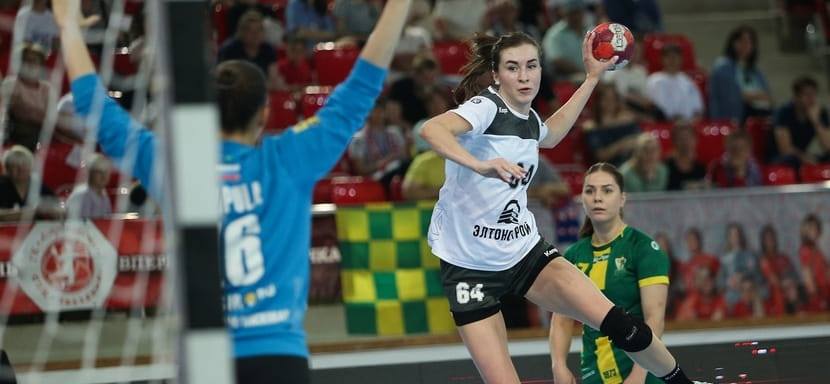 Olimpbet Суперлига. Мария Дудина: "С "Ростовом" важно дисциплинированно отработать переход в оборону, не дать сопернику проводить быстрые контратаки"