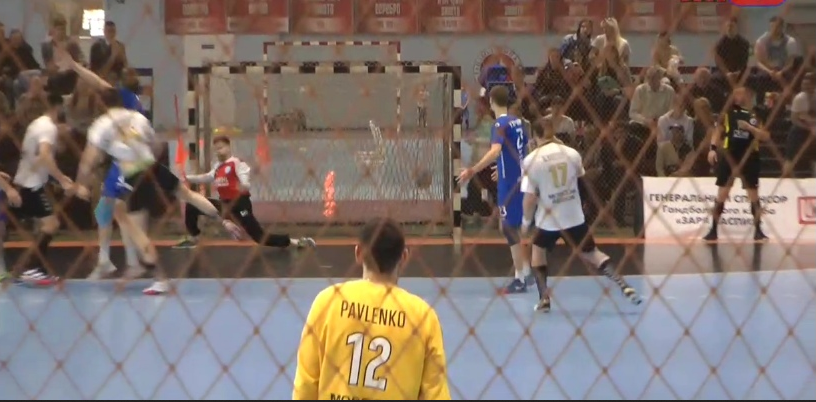 Суперлига. "Чеховские Медведи" обыграли астраханское "Динамо". Победителя регулярного сезона назовет матч "Спартака" против СКИФа