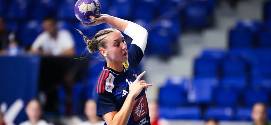 Лучшая правая крайняя недавнего Euro-2006 U-19 Блондин Гро перешла в"Мец"