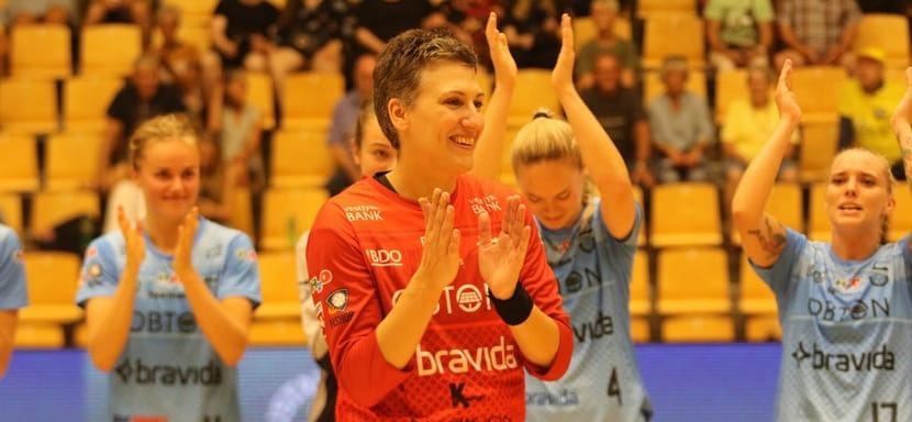 Дания. 42-летняя вратарь из Германии Забине Энглерт продлила контракт с "Орхусом"