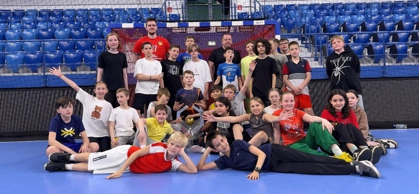 Россия. Представители мужского ЦСКА провели мастер-класс учениками школы "Интеграл"