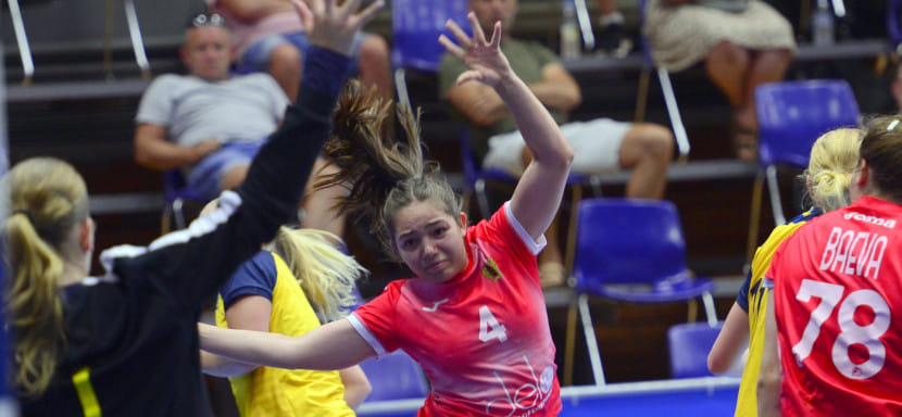 Чемпионат Европы (U-19). Молодежная сборная России уступила сверстницам из Швеции и вышла в основной раунд без бонусных очков