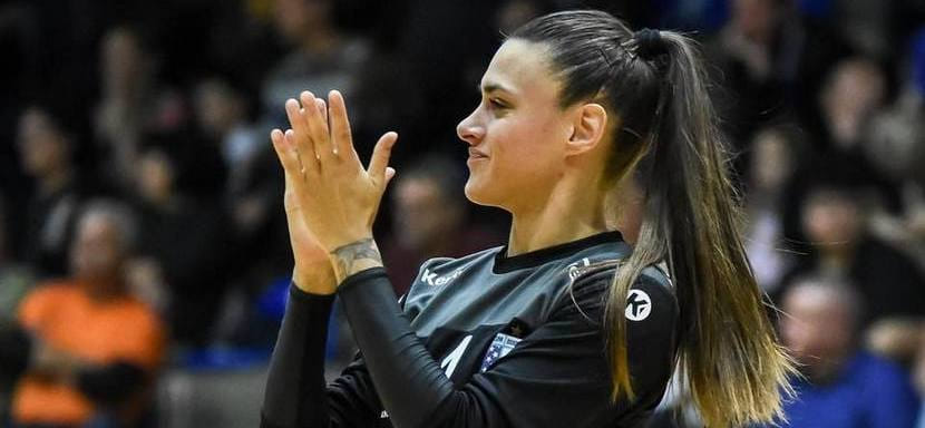 ЧЕ-2022. Лора Глозе: "У меня стрессовый перелом позвонка, возникающий при нагрузках. Придётся пропустить от трёх до шести недель"