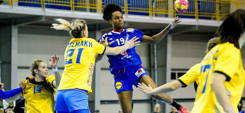 Delo Лига чемпионов. Правая полусредняя "Крима" Осеан Серсьен-Юголен пришла в сознание и находится под наблюдением врачей