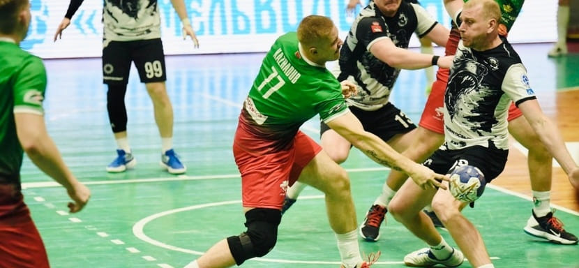 Левый полусредний Игорь Кожедуб, выступавший за белорусский "Гомель", продолжит карьеру в составе саратовских "аграриев"