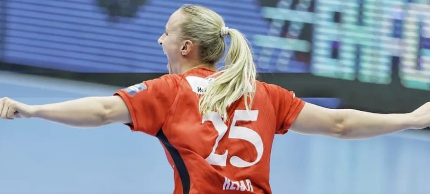 Хенню Рейстад из "Эсбьерга" продолжает лидировать в гонке снайперов Лиги чемпионов. Анна Вяхирева из "Бреста" уже пятая