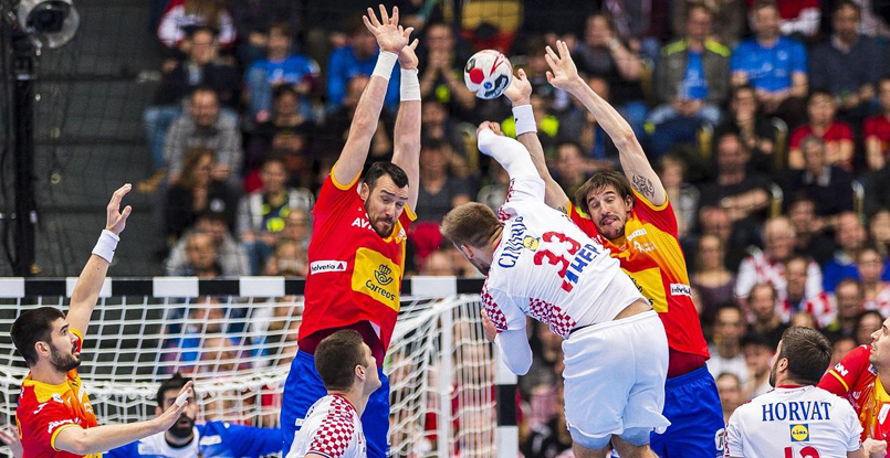 "Фанаты обеспечили нам 20-процентную прибавку к силам. Было похоже, что играем дома". Червар и Муса о победе над испанцами