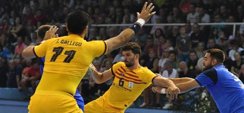 В финале товарищеского турнира в Добое сегодня встретятся "Барселона" и египетский "Аль-Ахли"