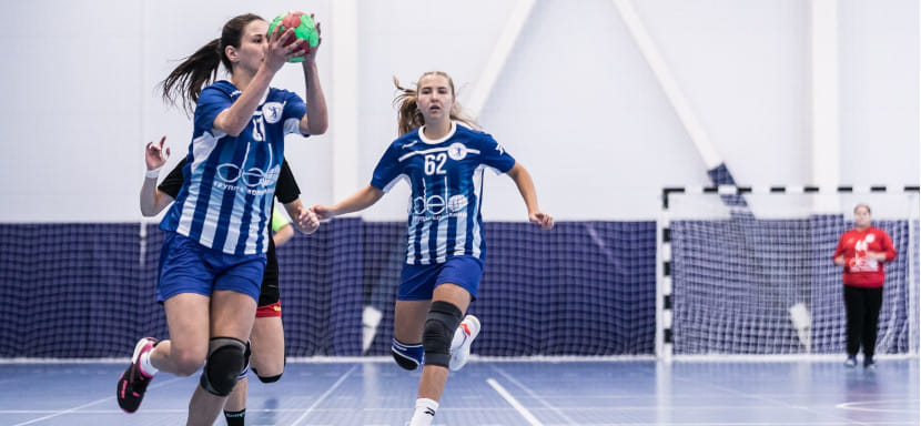 Высшая лига. Лидирующая в женском турнире "Черноморочка" с преимуществом в 15 мячей разгромила "Динамо-Синару-3" и другие результаты дня