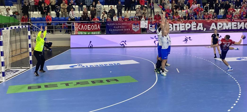 В канун Дня защитника Отечества СКА не смог пробиться в топ-2. А вот "Зенит" почти обеспечил себе там место