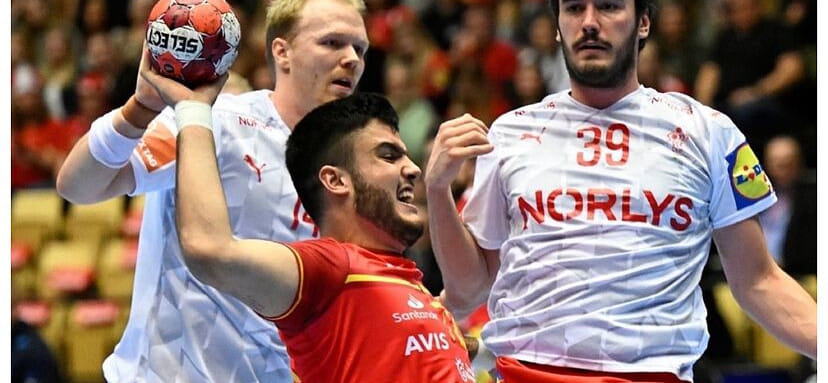 Испания. "Барселона" подписала контракт с 21-летним линейным Хайме Гальего, дебютировавшим в прошлом году за сборную Испании