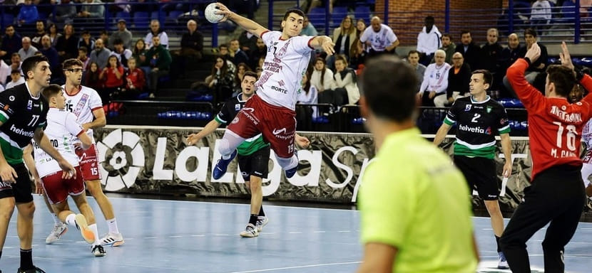 Испания. Официально. 20-летний линейный "Логроньо" Хавьер Родригес стал игроком "Барселоны"