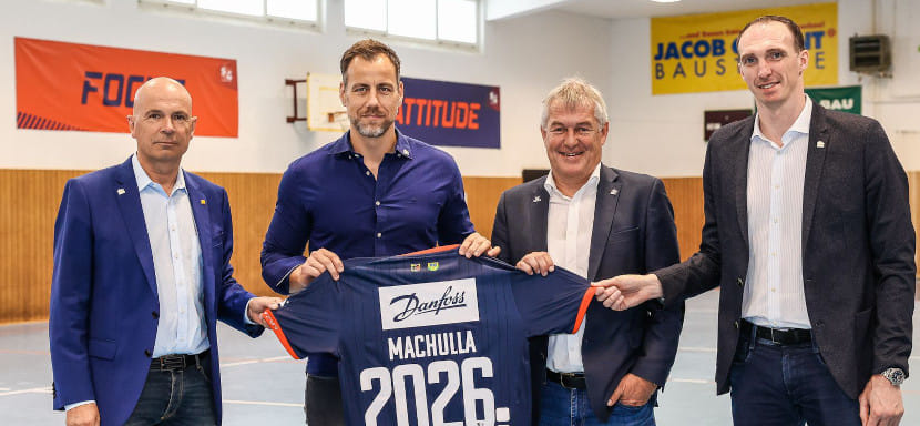 Бундеслига. "Фленсбург" продлил контракт с главным тренером Майком Махуллой на три года. У клуба 6 поражений в 11 матчах сезона