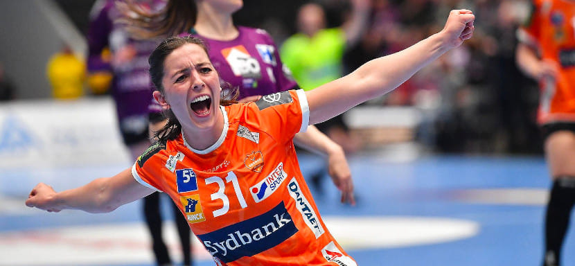 Дания. В третьем матче полуфинальной серии женского чемпионата "Оденсе" обыграл "Хернинг-Икаст" и поборется за трофей с "Эсбьергом"