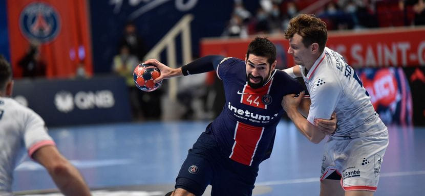 Франция. В победном поединке с "Иври" игроки "ПСЖ" Никола Карабатич и Камиль Сыпшак получили травмы и не смогли закончить матч