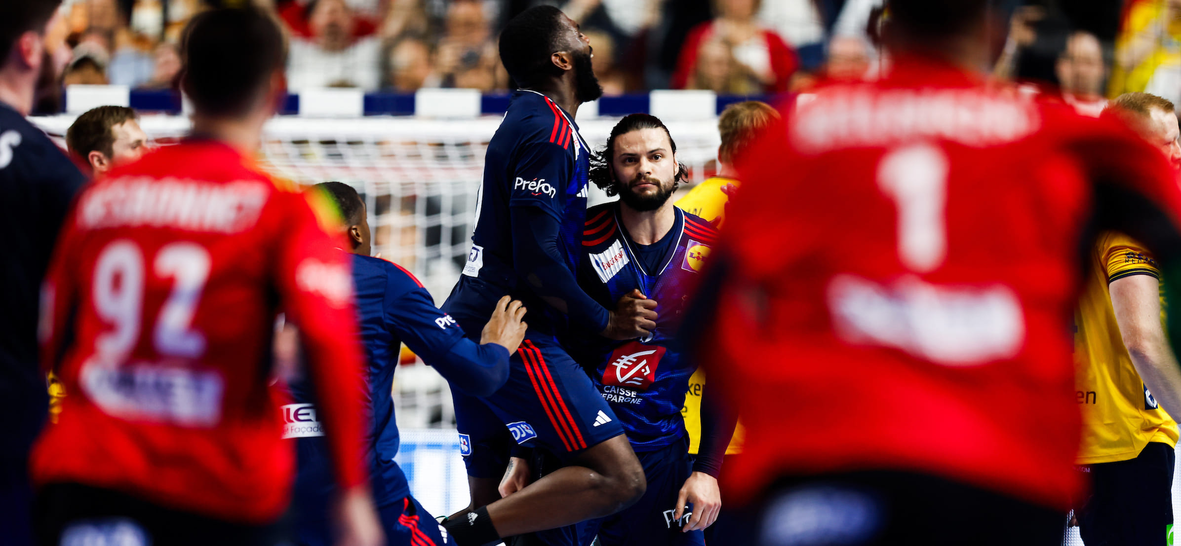 ЧЕ-2024. Франция — в финале! Как опытный ловелас увёл девушку у молодого жениха