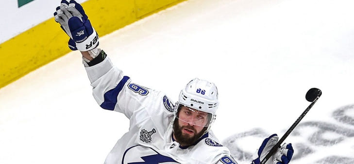 Российский хоккеист Никита Кучеров рассказал, что занятия в детстве гандболом помогли ему играть лучше