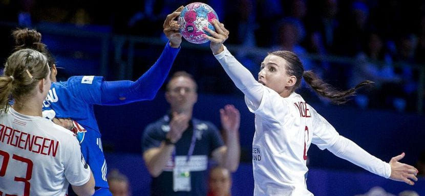 Румыния. Левая крайняя из Дании остаётся в "цветочной лиге": Фие Воллер сменила "Корону" из Брашова на "Байя-Маре"