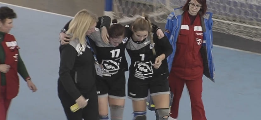 Olimpbet Суперлига. Линейная "Динамо-Синары" Стефания Белолипецкая травмировалась в игре с "Уфой-Алисой"