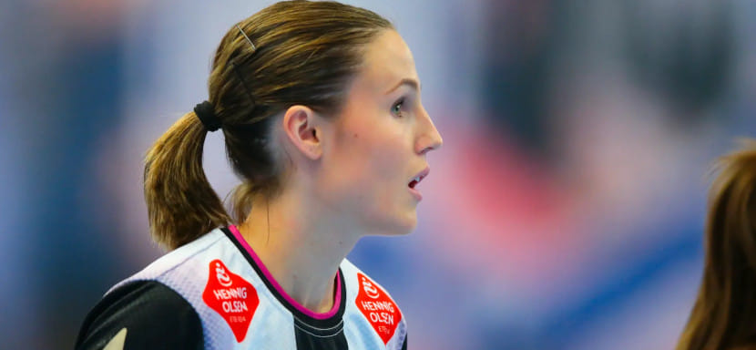 24-летняя правая крайняя женской сборной Норвегии Тува Хёве летом станет гандболисткой румынской "Вылчи"