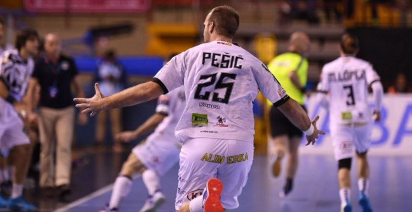 Лига чемпионов. Голевые старания россиянина Виталия Комогорова не помогли бухарестскому "Динамо" избежать поражения