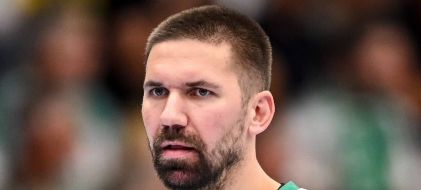 У правого полусреднего "Берлина" Фабиана Виде диагностирован разрыв крестообразной связки. Он выбыл до конца сезона