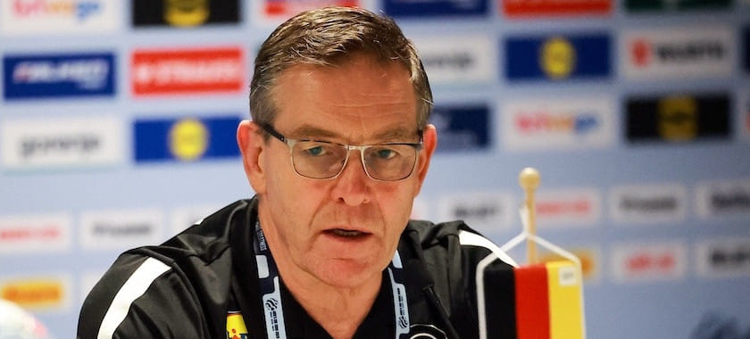 Альфред Гисласон ответил критикам: "Эти самозванцы при малейшей неудаче готовы помочиться нам на ноги. Они ничего не понимают"