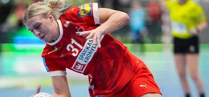 Разыгрывающая "Икаста" Симоне Петерсен не поможет сборной Дании на Играх в Париже. Она получила травму на тренировке