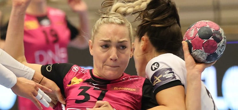 Крайняя "Кристиансанда" Яна Кнедликова рассказала о сложностях в отношениях с тренером "Ростов-Дона" Томашем Главатым на расстоянии