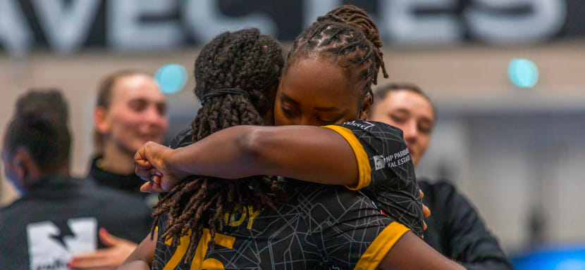 Франция. В матчах женского чемпионата страны "Дижон" дома разгромно обыграл "Безансон", а "Пари-92" оказался сильнее "Тулона"