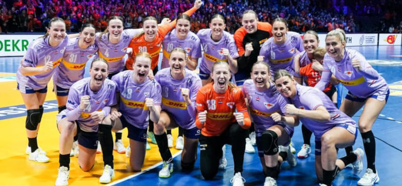 Сборная Нидерландов одержала уверенную победу над командой Венгрии и вышла в полуфинал чемпионата мира, где встретится с Норвегией